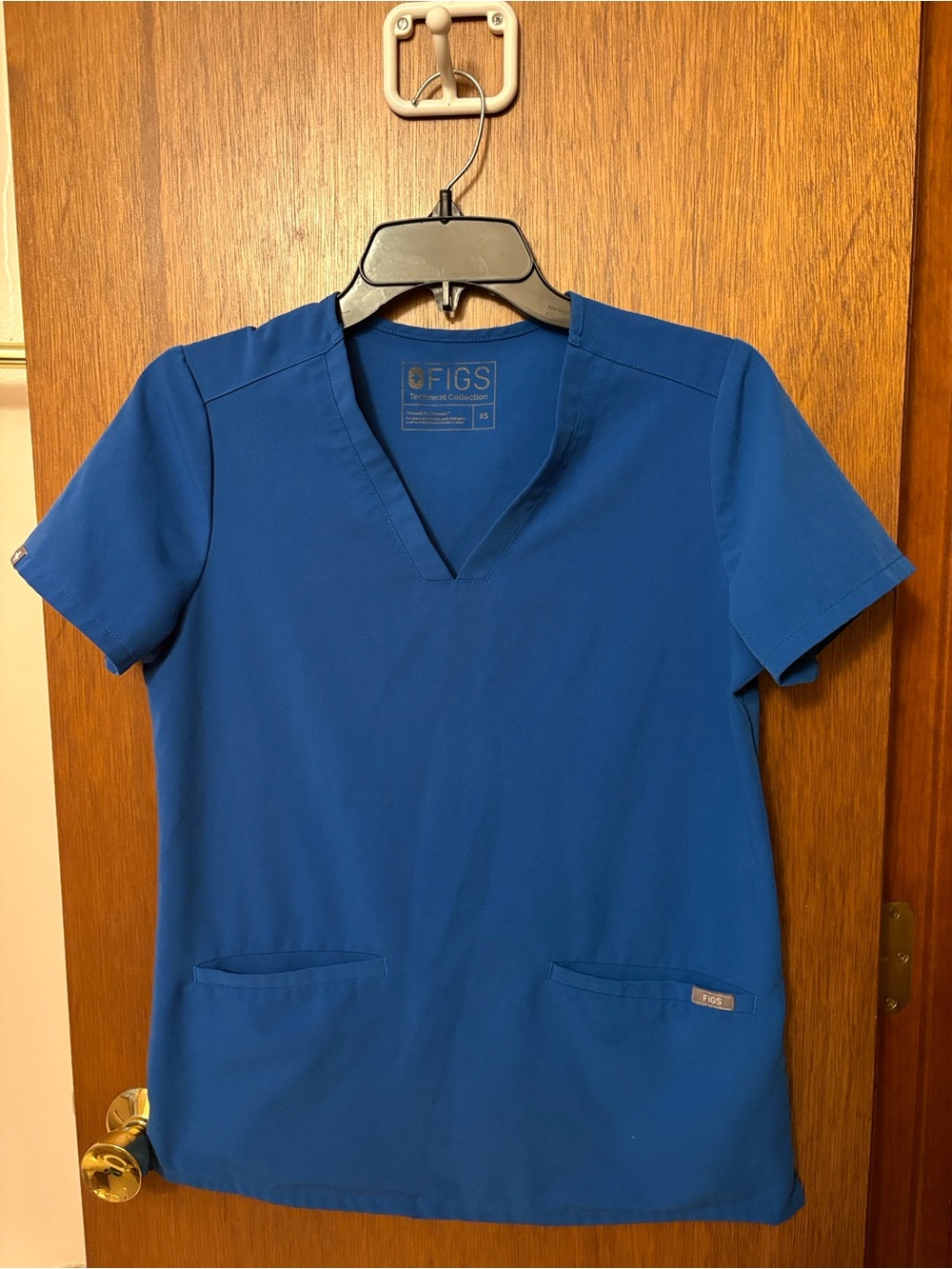 FIGS Casma Three-Pocket Scrub Top in Royal Blue